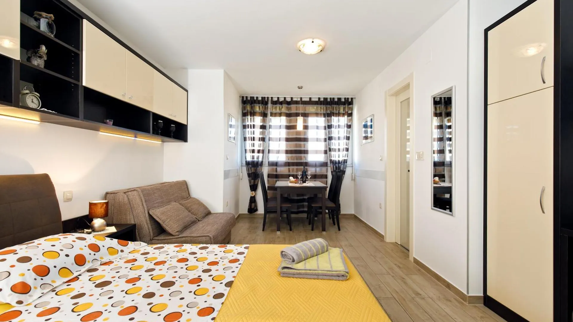 Apartment Twins Split 0*,